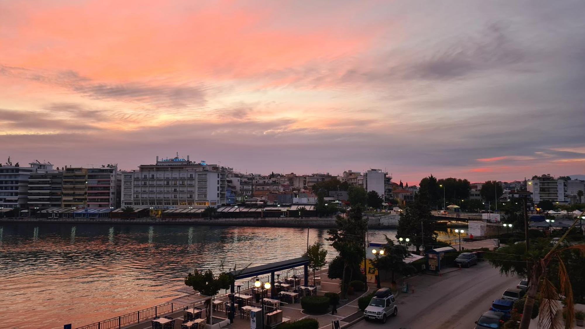 Debbie'S Διαμέρισμα Δίπλα Στο Νερό ! Chalkida Exterior photo